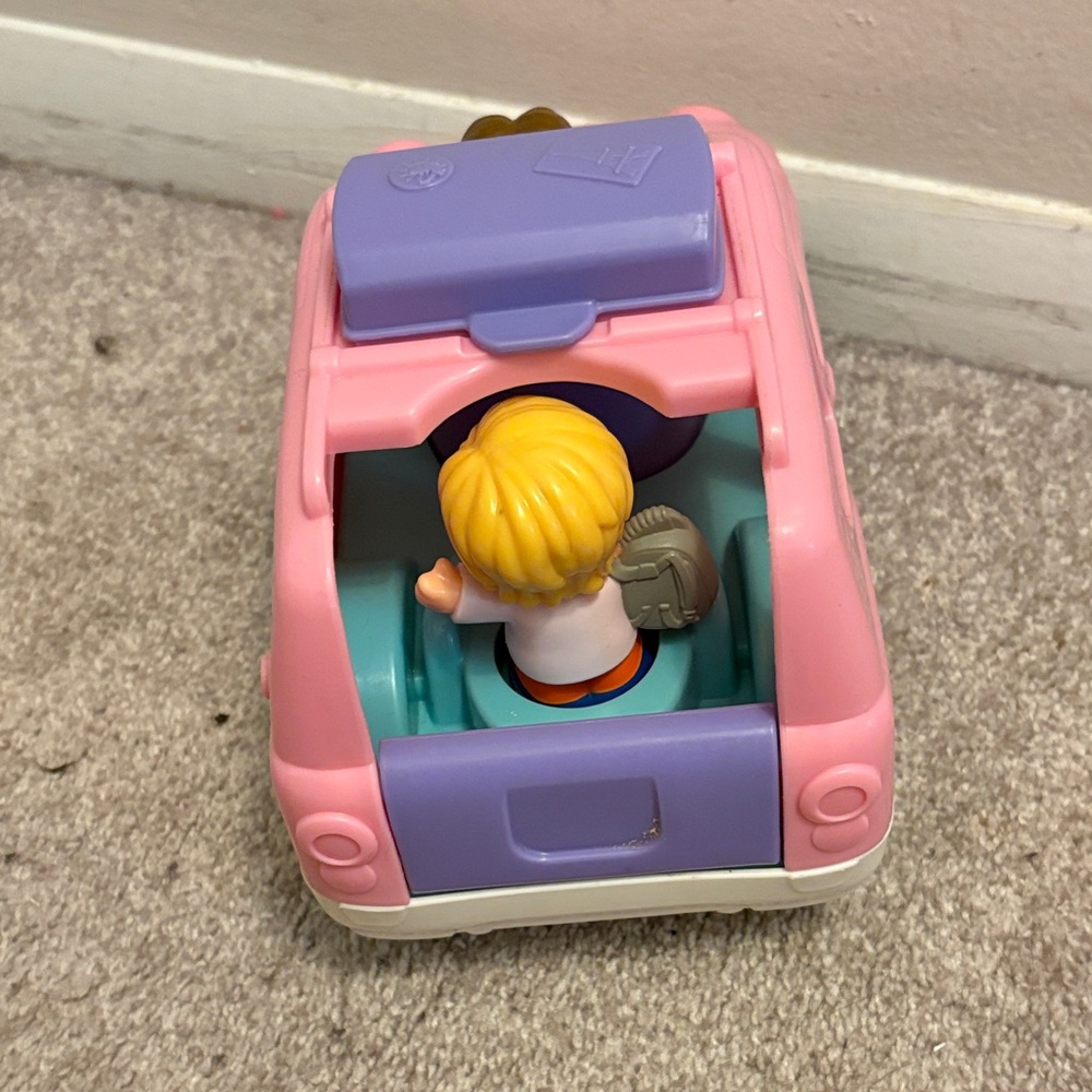 Fisher Price Little People Pink Ride-On Toy Car with 4 little people - Picture 8 of 9